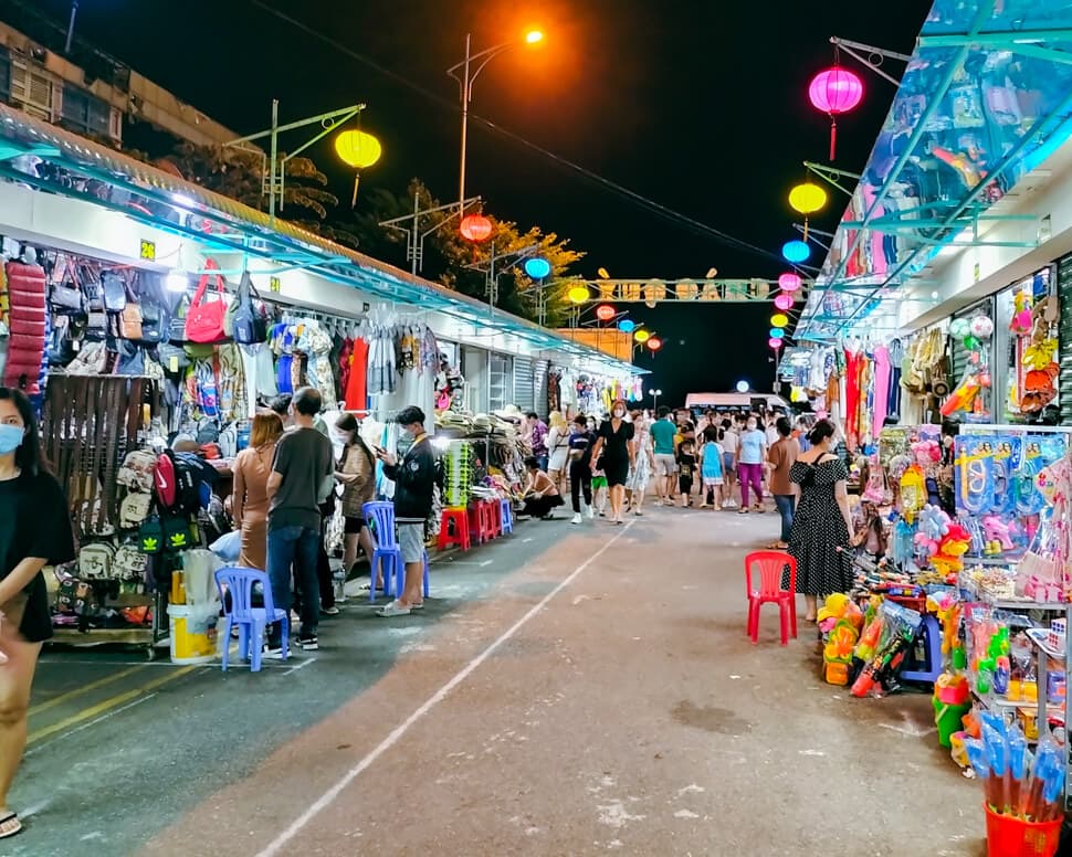 Khám phá chợ đêm tại đường Trần Phú Nha Trang