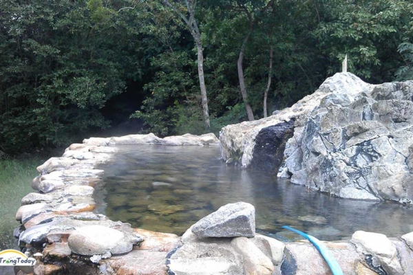 Suối nước nóng Trường Xuân Dục Mỹ 