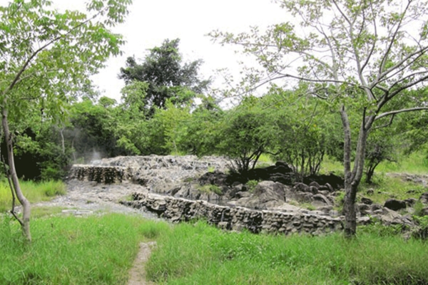 Suối nước nóng Trường Xuân 