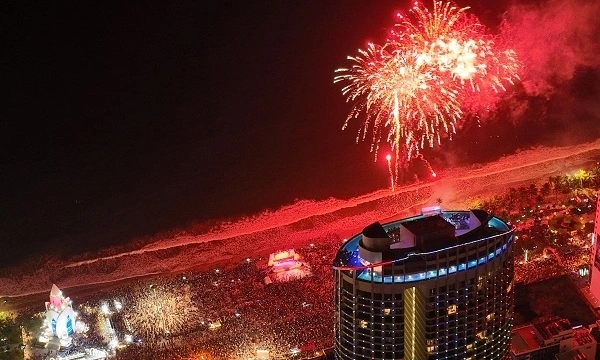 Bắn Pháo Hoa Kỷ Niệm 50 Năm Giải Phóng Khánh Hòa