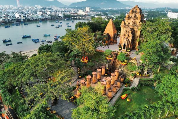 Biểu tượng văn hóa Khánh Hòa 