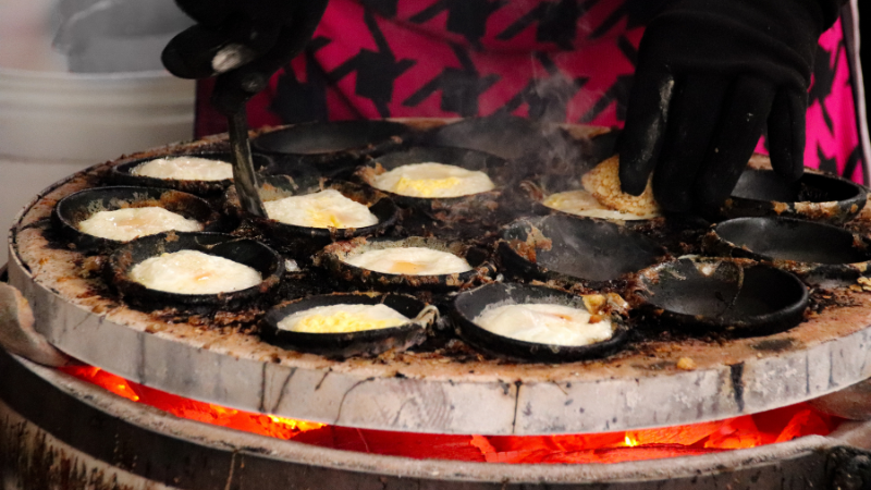 Bánh căn - món đặc sản dân dã tại Nha Trang