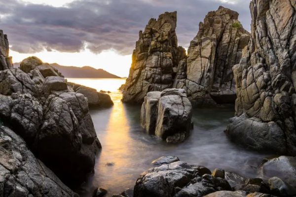 Bình Minh tại Hang Heo