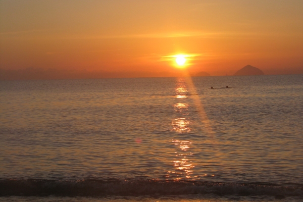 Bình Minh trên biển Nha Trang 