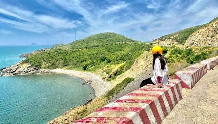 Đèo Lương Sơn là cảnh quan hài hòa giữa núi và biển