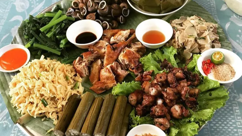 Bữa ăn dân dã tại làng nhưng hương vị đặc biệt