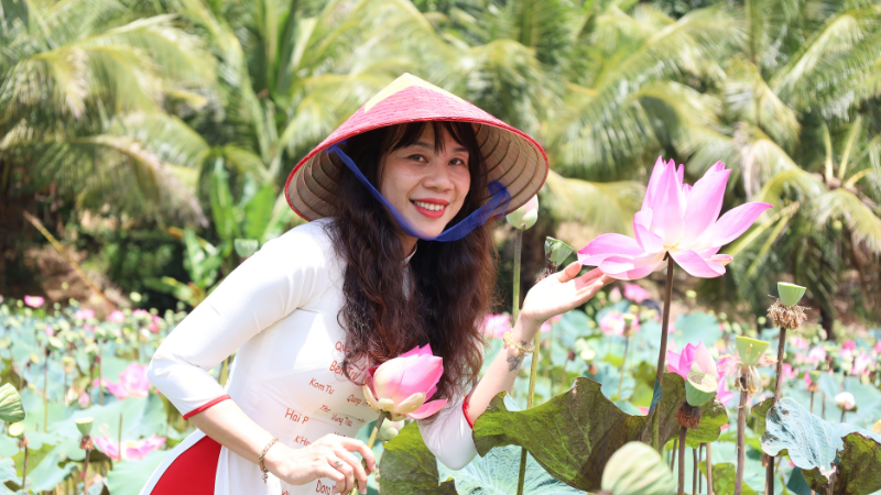 Cảnh quan thiên nhiên mộc mạc là yếu tố quan trọng để Làng giữ chân du khách