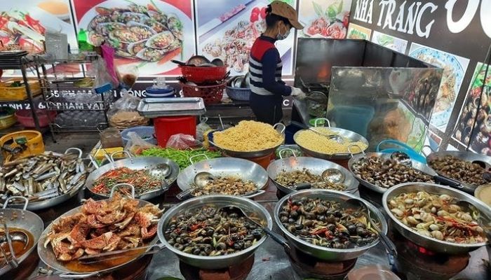 Quán Ốc Quen Thuộc Của Người Địa Phương Nha Trang